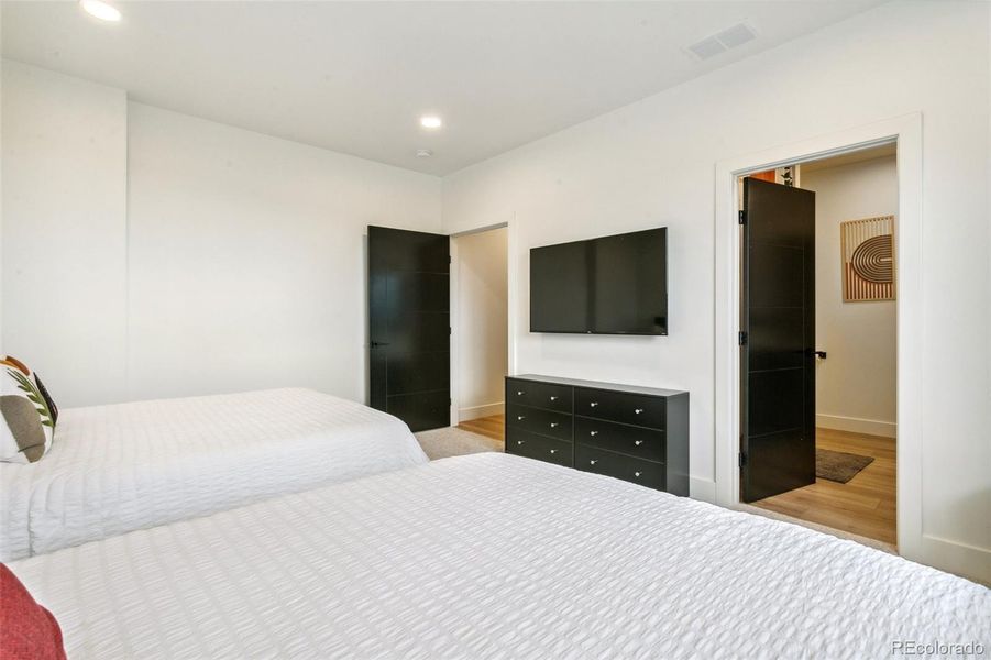 Image 48 of a home in .