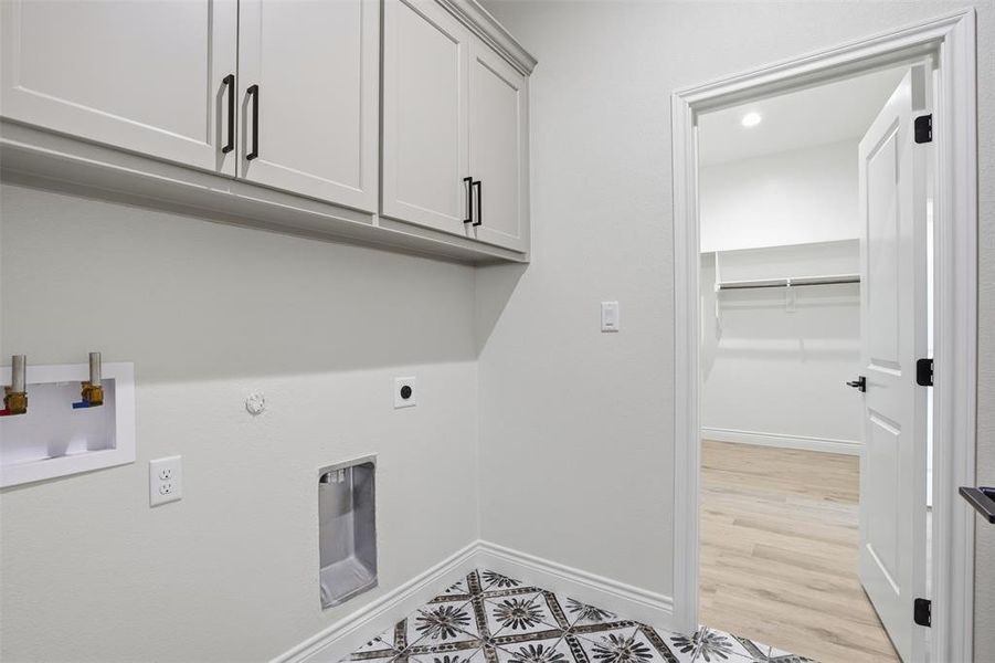 Spacious, unfurnished interior of a new home in , Granbury (Image 36).