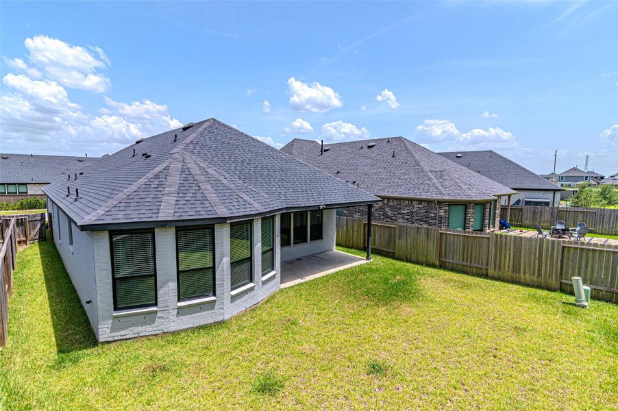 Exterior details and patio area of a home in Ellerden, Tomball (Image 26). Exterior details and patio area of a home in Ellerden, Tomball (Image 26).