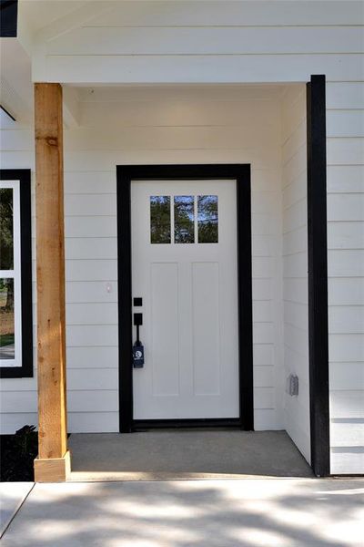 Exterior details and patio area of a home in , Mineral Wells (Image 4).