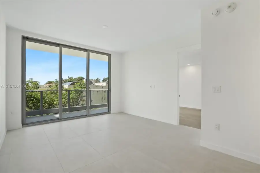 Spacious, unfurnished interior of a new home in , Miami (Image 37).