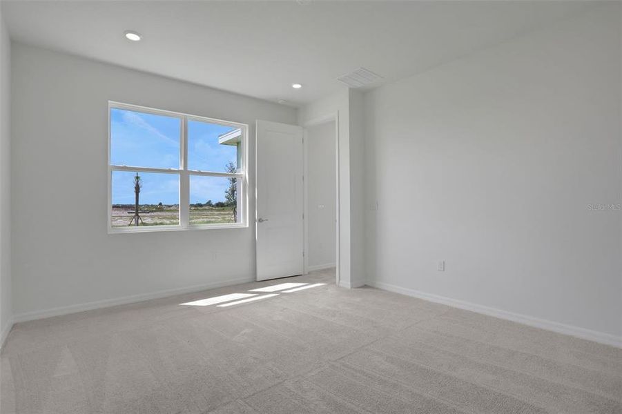 Spacious, unfurnished interior of a new home in Turnleaf, Punta Gorda (Image 10).