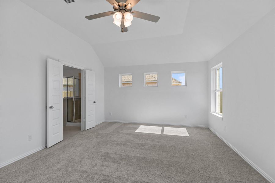 Spacious, unfurnished interior of a new home in River Ranch, Dayton (Image 21).