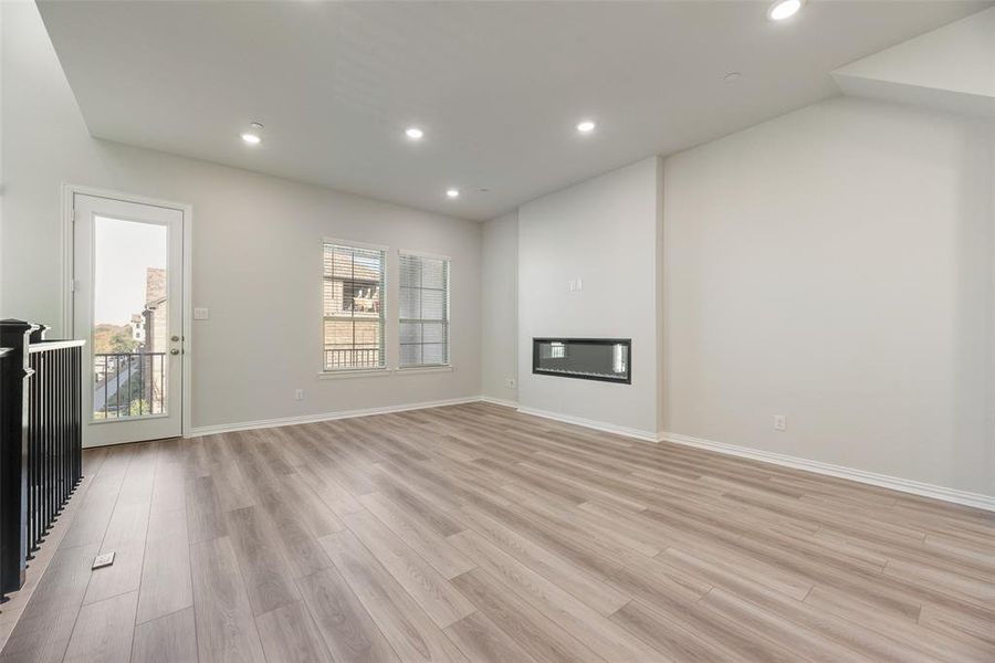 Spacious, unfurnished interior of a new home in Wade Settlement Townhomes, Frisco (Image 14).