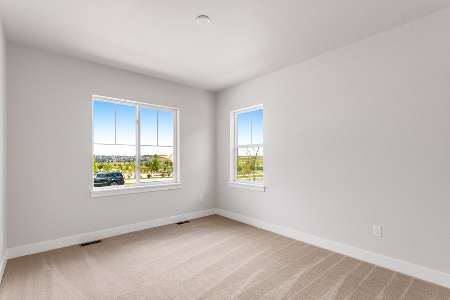 Spacious, unfurnished interior of a new home in The Aurora Highlands, Aurora (Image 16).