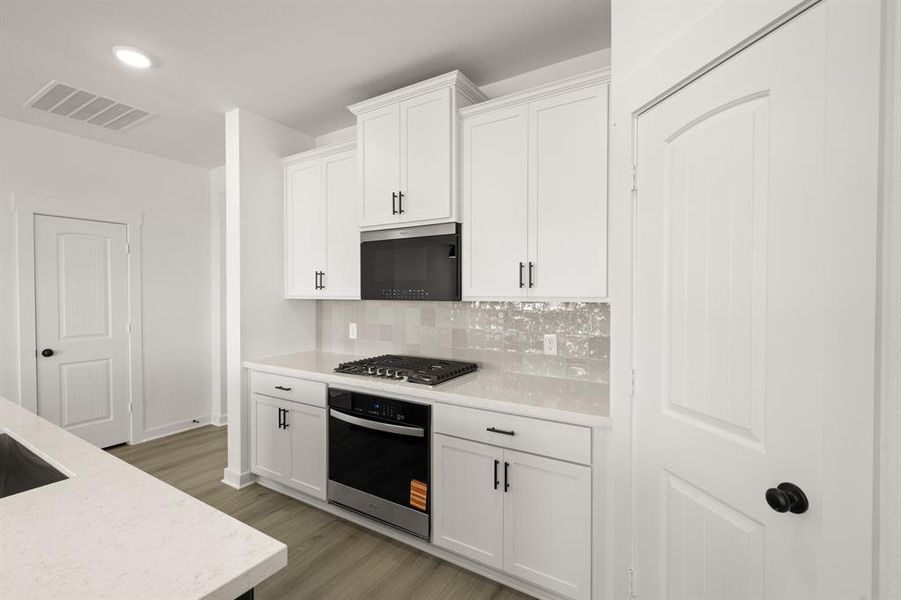 6916 Freight Train- Kitchen-5 6916 Freight Train- Kitchen-5