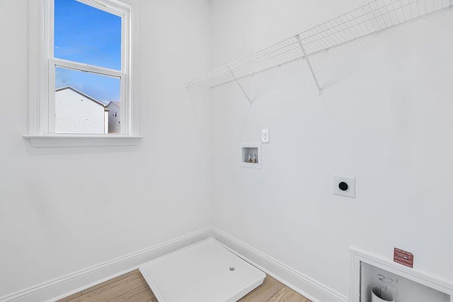 Spacious, unfurnished interior of a new home in Falls Creek, Flowery Branch (Image 22).