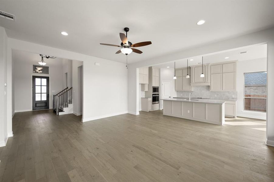 Spacious, unfurnished interior of a new home in Bull Hide Estates, Hewitt (Image 23). Spacious, unfurnished interior of a new home in Bull Hide Estates, Hewitt (Image 23).