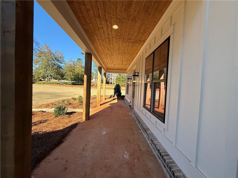 Exterior details and patio area of a home in , Athens (Image 3).