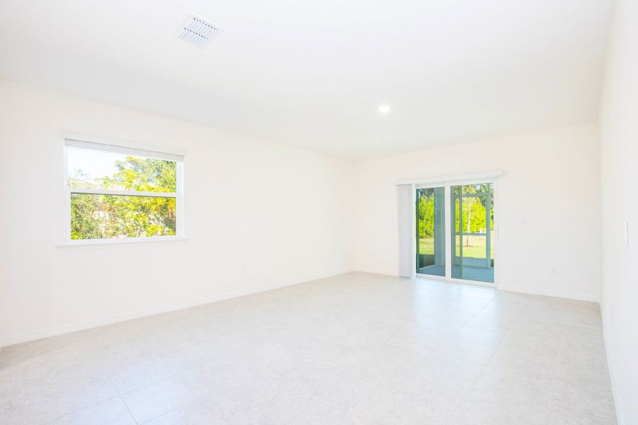 Spacious, unfurnished interior of a new home in Cape Coral, Cape Coral (Image 31).