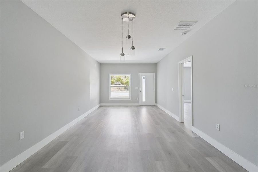 Spacious, unfurnished interior of a new home in , Davenport (Image 9).