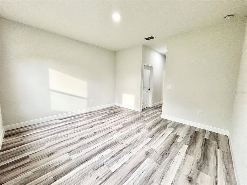 Spacious, unfurnished interior of a new home in , Ocala (Image 15).