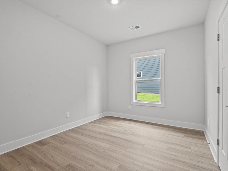 Spacious, unfurnished interior of a new home in Wexford Park, Fountain Inn (Image 17).