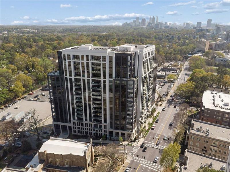 Condo located in Atlanta, GA showcasing its design and architecture (Image 23).