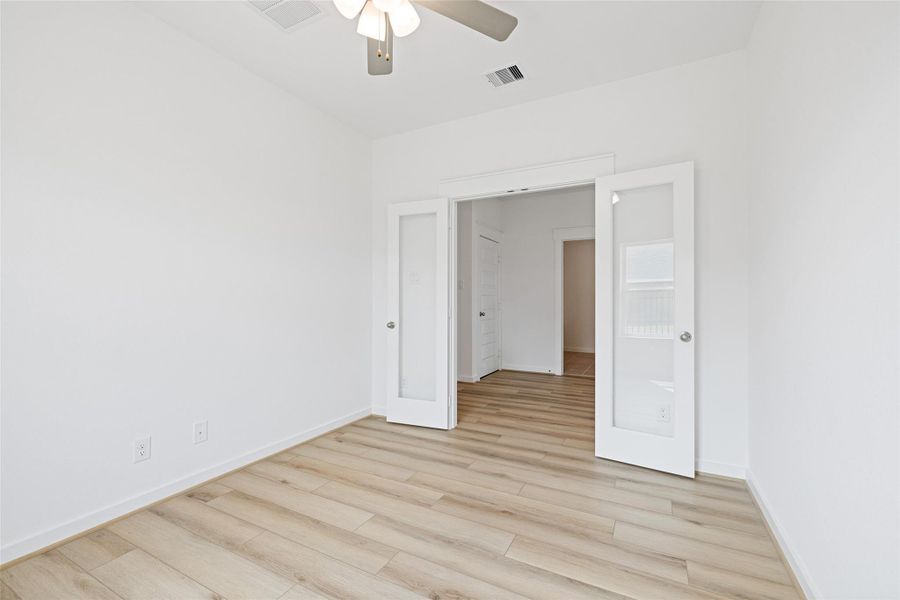 Spacious, unfurnished interior of a new home in Sunterra, Katy (Image 21). Spacious, unfurnished interior of a new home in Sunterra, Katy (Image 21).