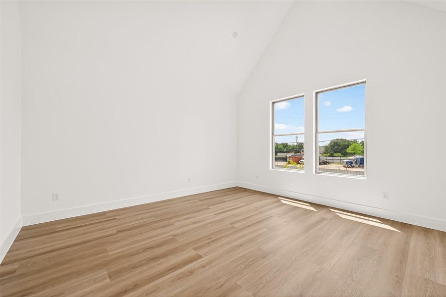 Spacious, unfurnished interior of a new home in , Houston (Image 30).
