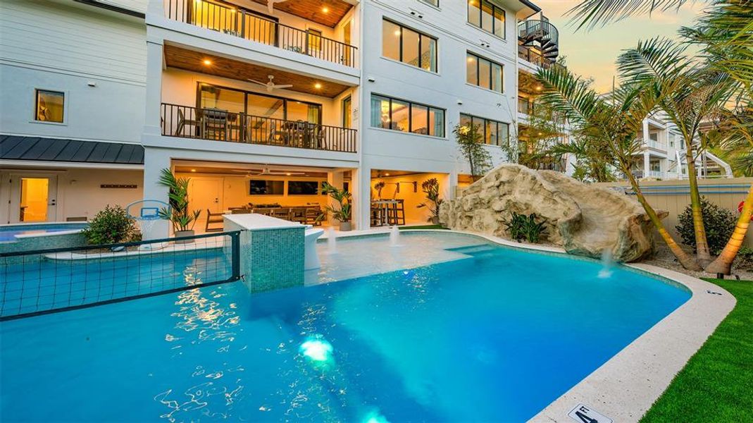 Condo located in Sarasota, FL showcasing its design and architecture (Image 34).