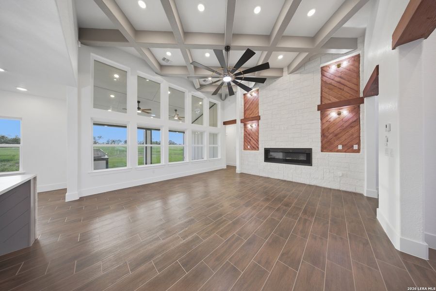 Spacious, unfurnished interior of a new home in , Floresville (Image 25).