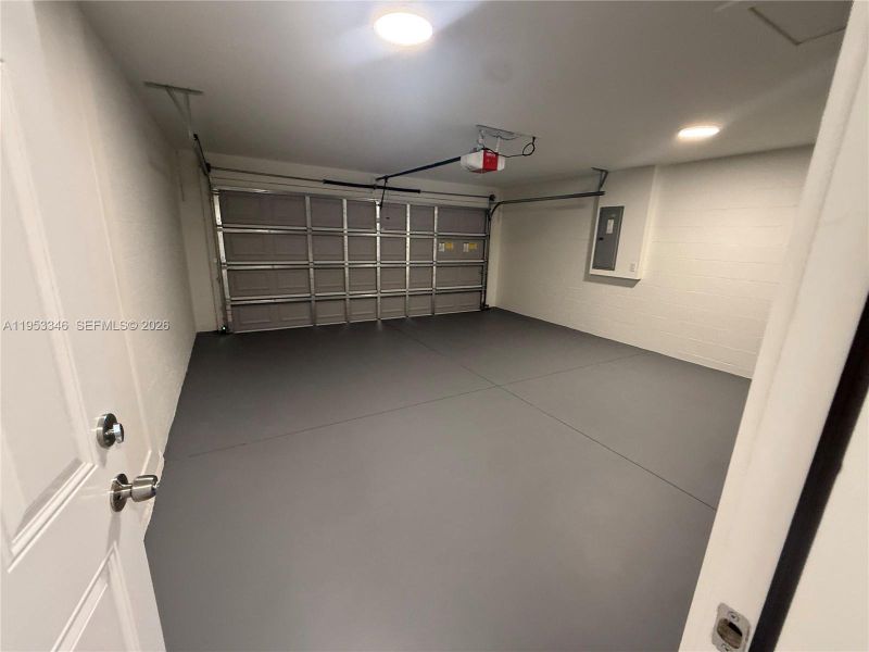 Spacious, unfurnished interior of a new home in , Dunnellon (Image 29).