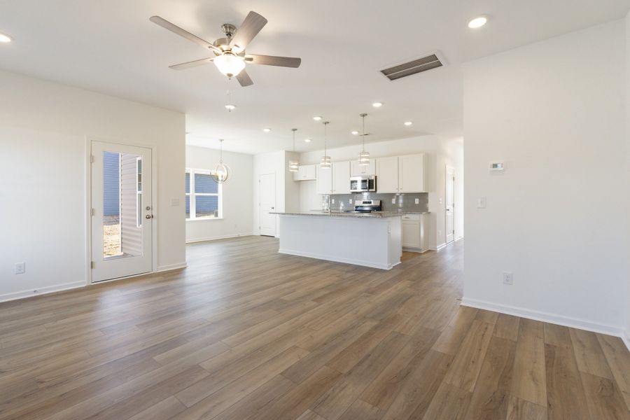 Spacious, unfurnished interior of a new home in Jackson Hills, Clarksville (Image 17).