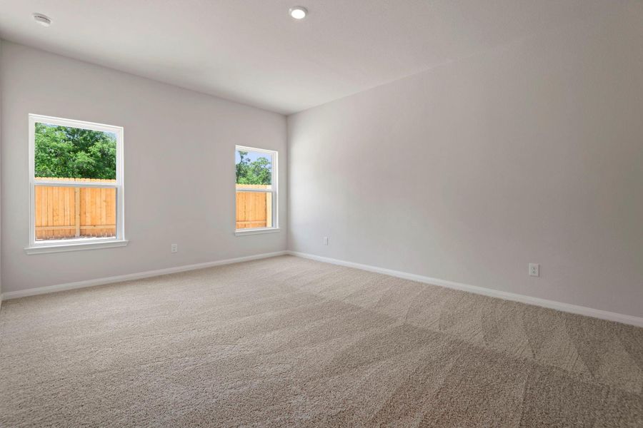 Spacious, unfurnished interior of a new home in Wayside Village, Houston (Image 8).