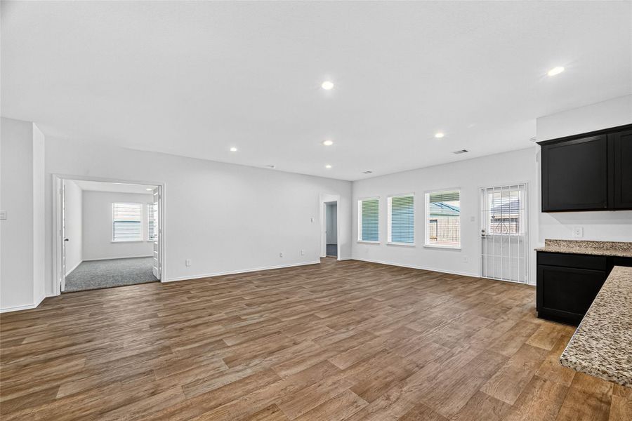 Spacious, unfurnished interior of a new home in Windstone on the Prairie, Richmond (Image 11).