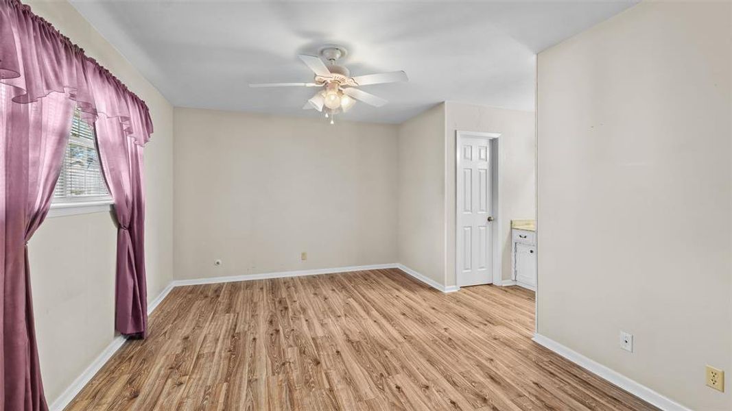 Spacious, unfurnished interior of a new home in , Texarkana (Image 22). Spacious, unfurnished interior of a new home in , Texarkana (Image 22).