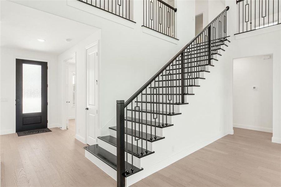 Spacious, unfurnished interior of a new home in Chaparral Park, Oak Point (Image 34).