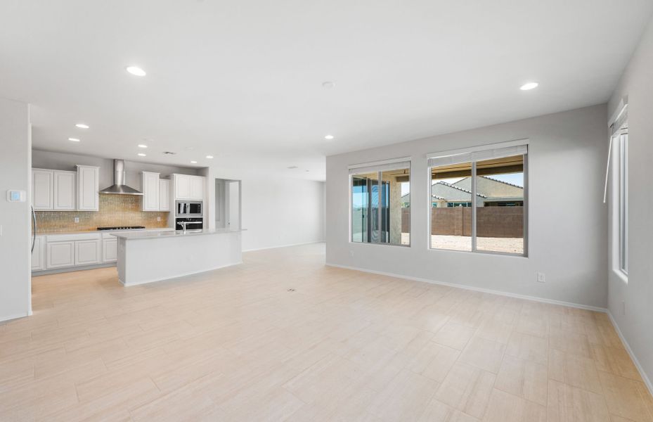 Spacious, unfurnished interior of a new home in Sun City Anthem at Merrill Ranch, Florence (Image 22).