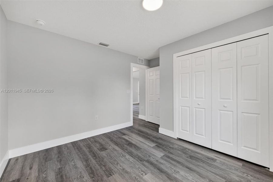 Spacious, unfurnished interior of a new home in , Ocala (Image 12).