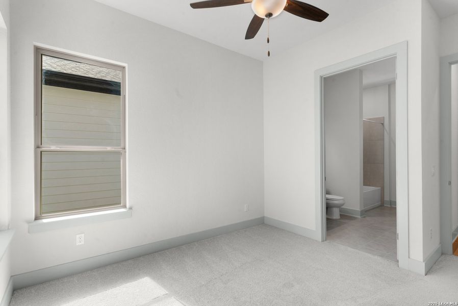 Spacious, unfurnished interior of a new home in Davis Ranch, San Antonio (Image 22).