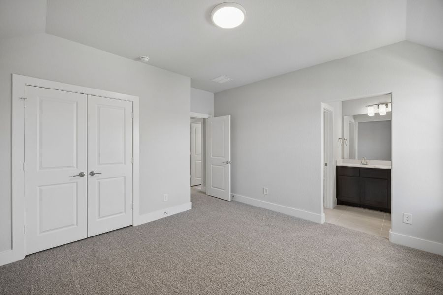 Spacious, unfurnished interior of a new home in Dove Hollow, Waxahachie (Image 22). Spacious, unfurnished interior of a new home in Dove Hollow, Waxahachie (Image 22).