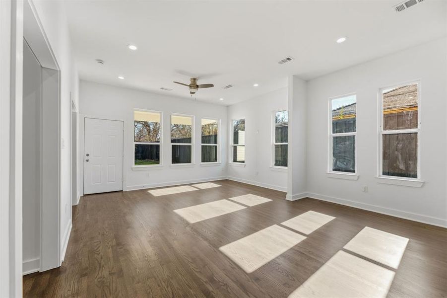 Spacious, unfurnished interior of a new home in , Dallas (Image 30).