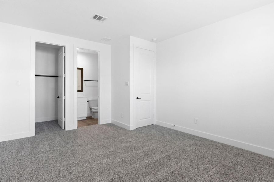 Spacious, unfurnished interior of a new home in , League City (Image 19).
