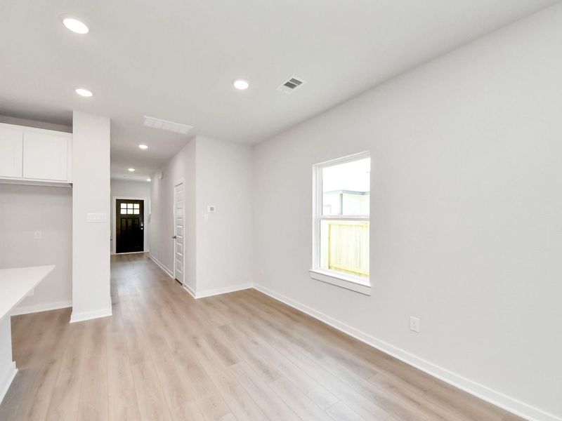 Spacious, unfurnished interior of a new home in Caney Creek Place, Conroe (Image 15).