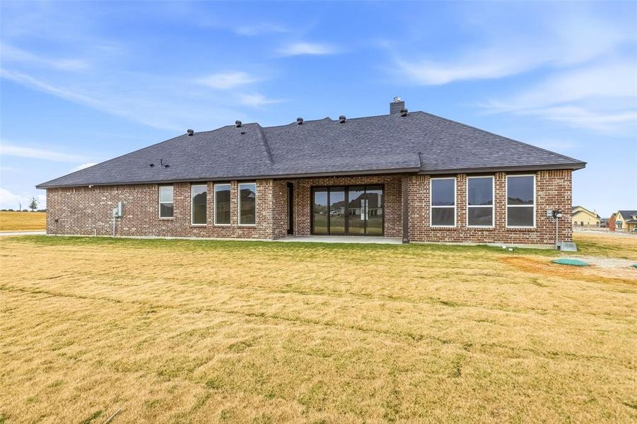 Exterior details and patio area of a home in Aledo Heights - Aledo ISD, Aledo (Image 3).