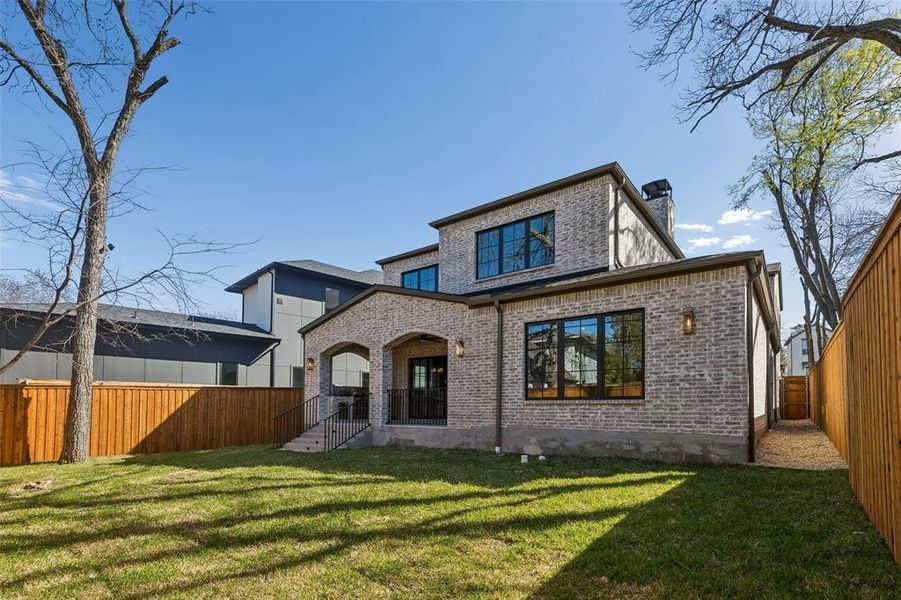 Exterior details and patio area of a home in , Dallas (Image 3).
