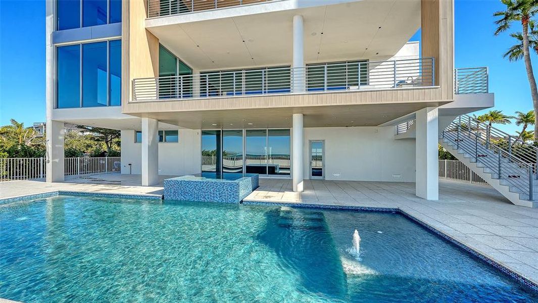 Condo located in Longboat Key, FL showcasing its design and architecture (Image 33).