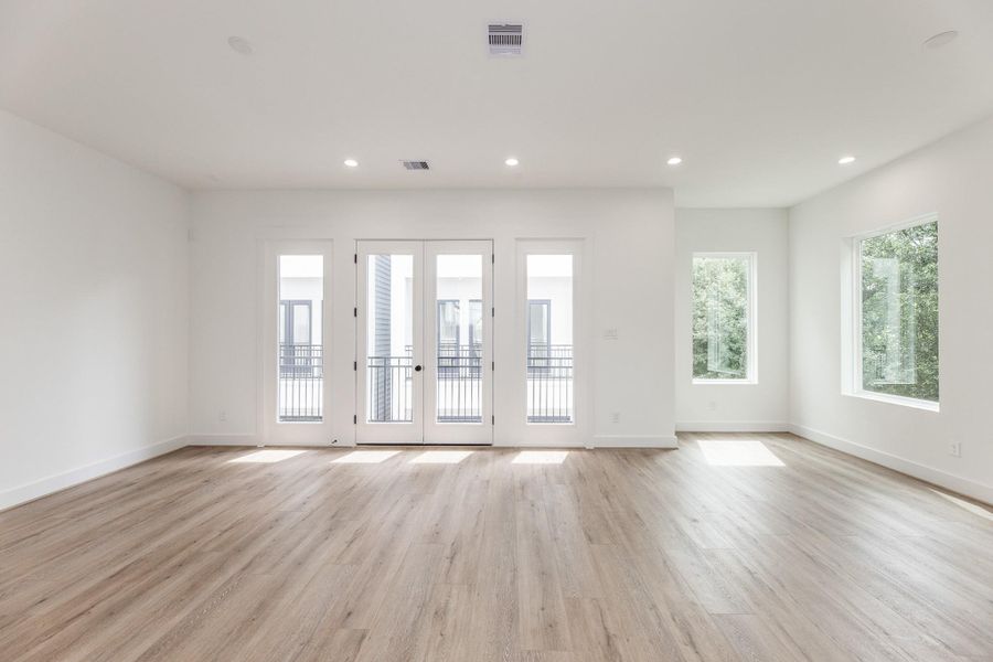 Spacious, unfurnished interior of a new home in , Houston (Image 19).