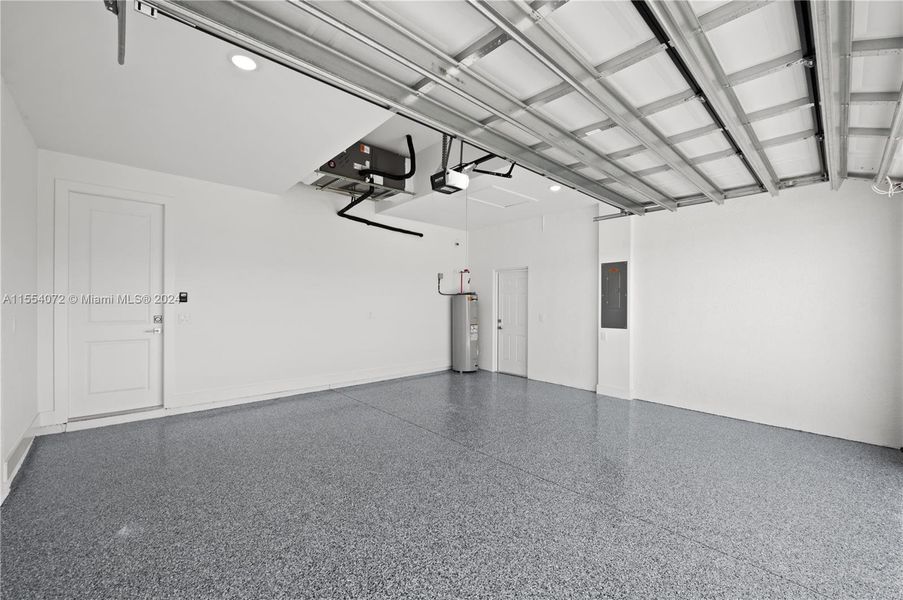 Spacious, unfurnished interior of a new home in , Cape Coral (Image 31). Spacious, unfurnished interior of a new home in , Cape Coral (Image 31).