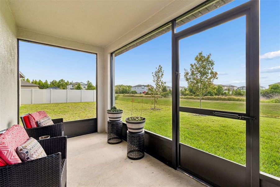 Exterior details and patio area of a home in Park East, Plant City (Image 26).