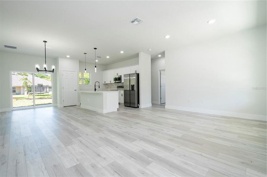 Spacious, unfurnished interior of a new home in , Citrus Springs (Image 18).