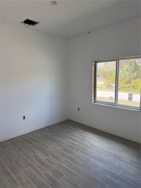 Spacious, unfurnished interior of a new home in , North Port (Image 12).