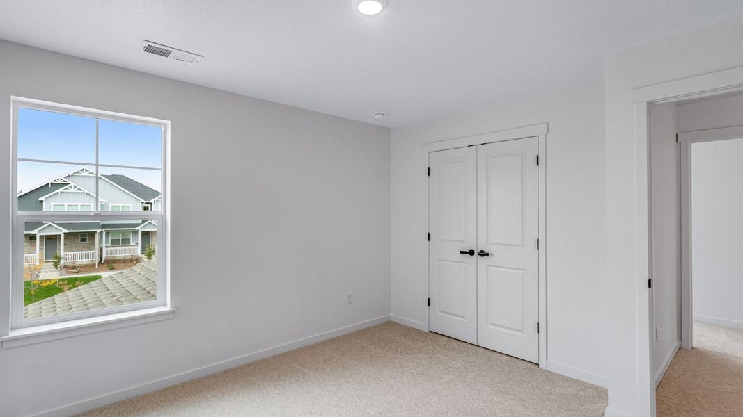 Spacious, unfurnished interior of a new home in Hansen Farm, Fort Collins (Image 23).
