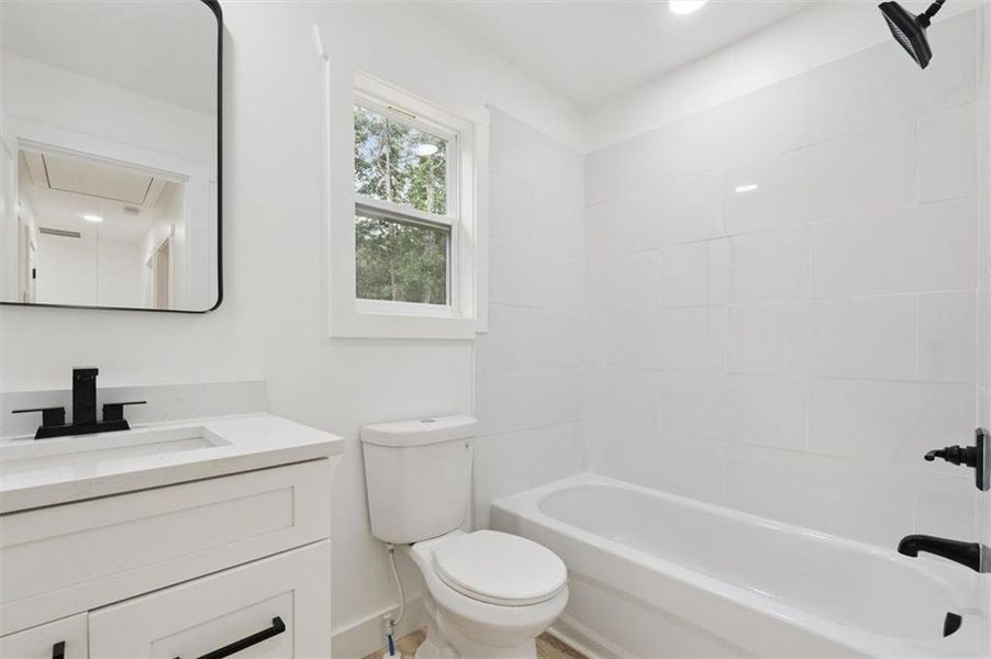 Furnished interior view inside a new home in , Gainesville (Image 7).