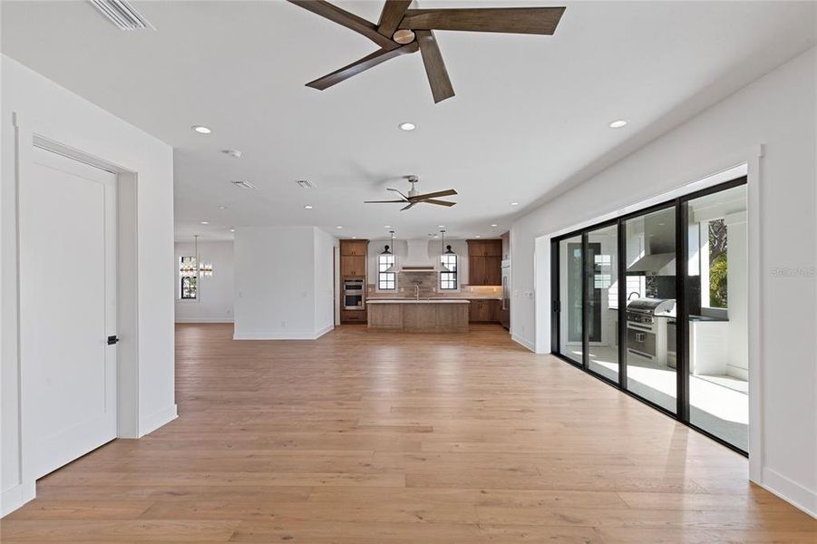 Spacious, unfurnished interior of a new home in , St. Petersburg (Image 20).