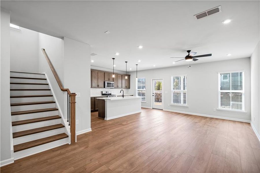 Spacious, unfurnished interior of a new home in Adler Springs, Powder Springs (Image 9).