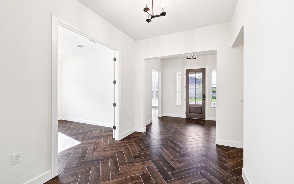 Spacious, unfurnished interior of a new home in Traditional at Kissing Tree, San Marcos (Image 9).