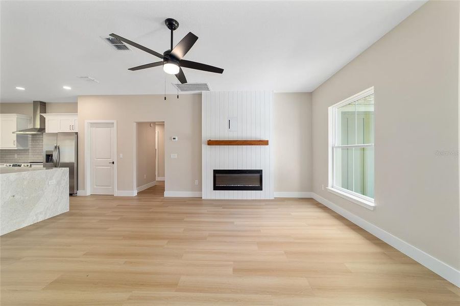 Spacious, unfurnished interior of a new home in , Dunnellon (Image 25).