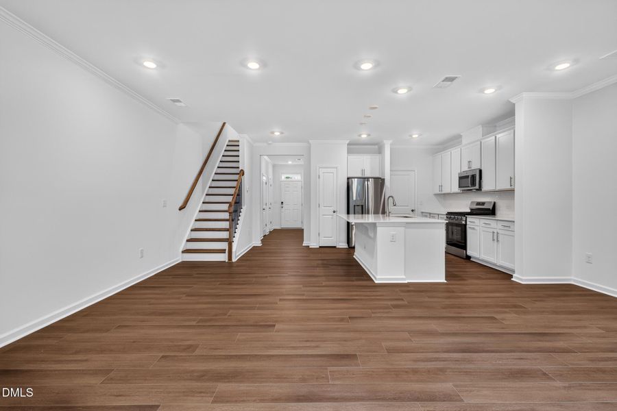 10_132_Tree_Moss_Ct-Living_room-_167